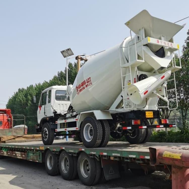 四驱搅拌车在水利农田建设中的精彩表现突出